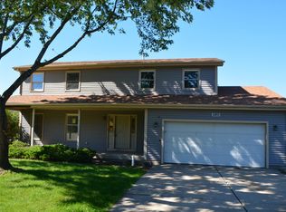 301 Crystal Lake Rd, Lake In The Hills, IL 60156