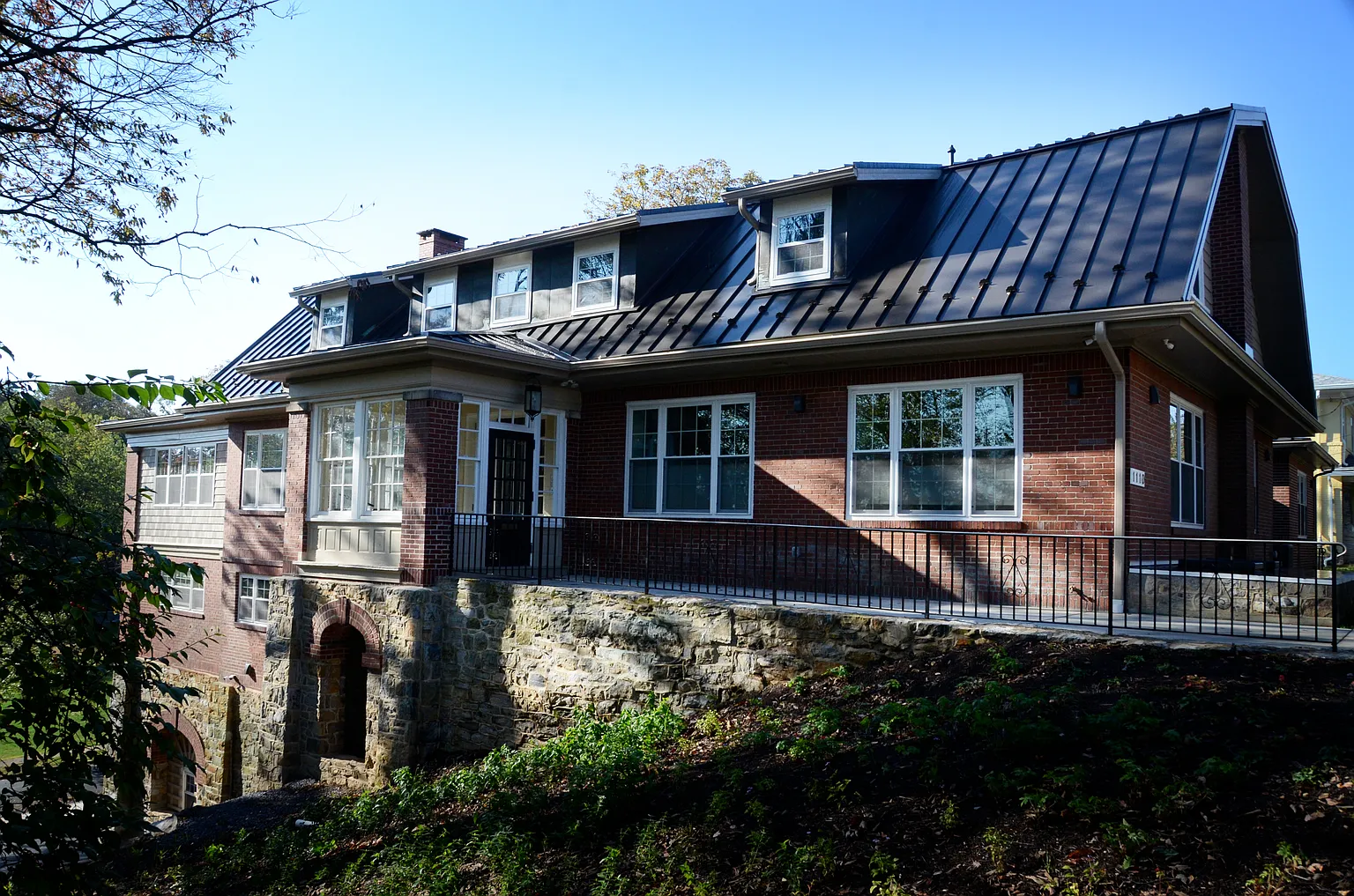 1110 Fairview Ave photo 1