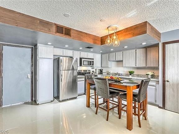4th image of 5457 Escondido St