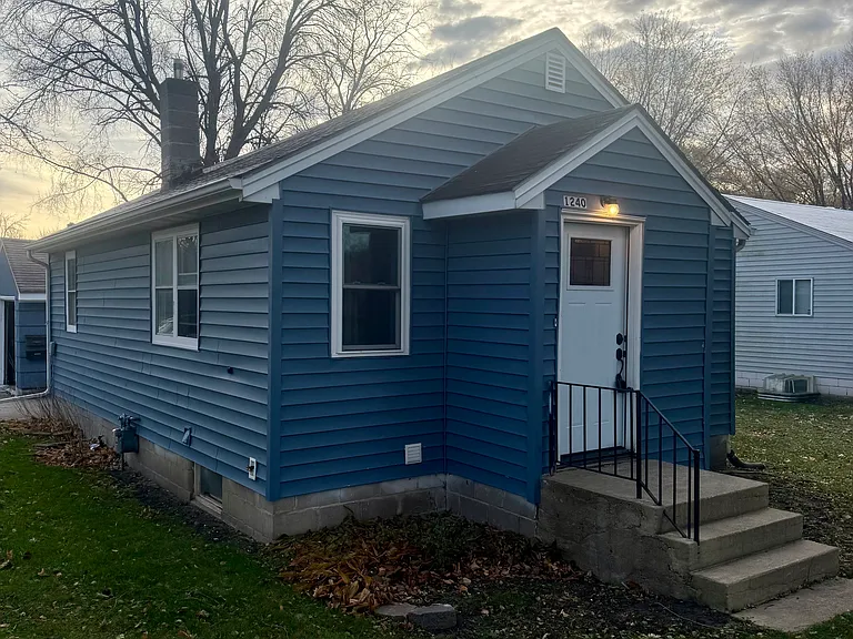 1240 Northern Ave — Photo 1