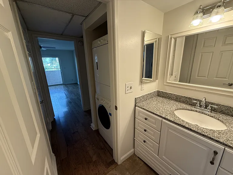 2204 S Bentley Ave #102 — Photo 15