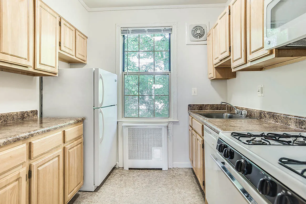 Park Crest Apartments — Photo 3
