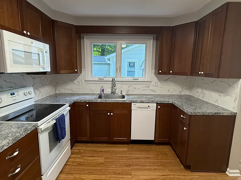 18 Abbott Dr — Photo 5