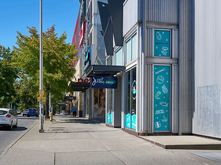 Plentiful dining and retail options along NE Northgate Way