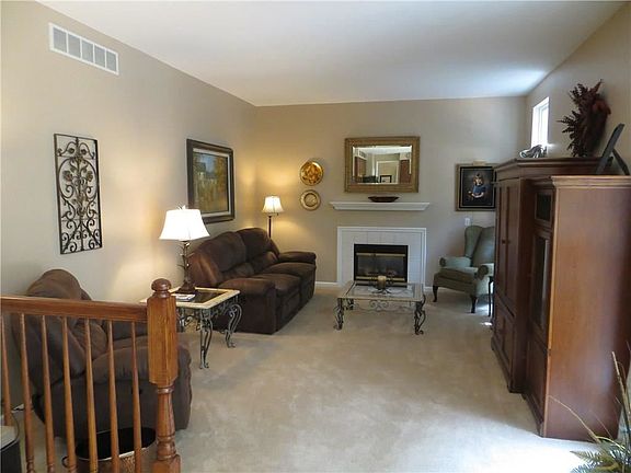 3rd image of 38 Princeton Ln