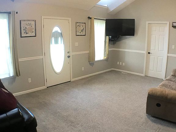 5th image of 241 Autumn Glen Dr