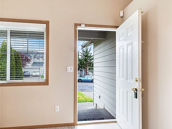 4th image of 4711 60th Ave NE