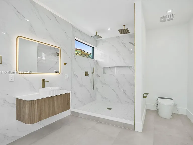 1825 NE 26th Ave — Photo 57