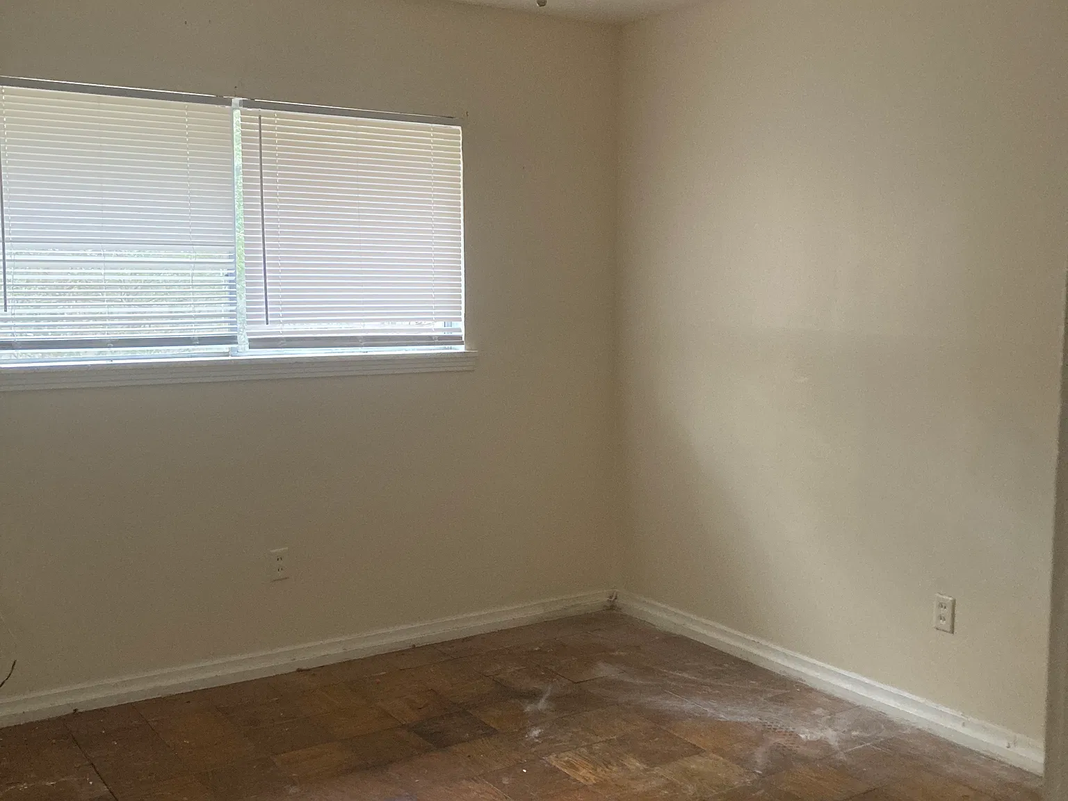 3 bed, 1300 sqft, $995 — Photo 2