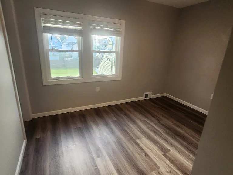 28 Cooke St #5 — Photo 12
