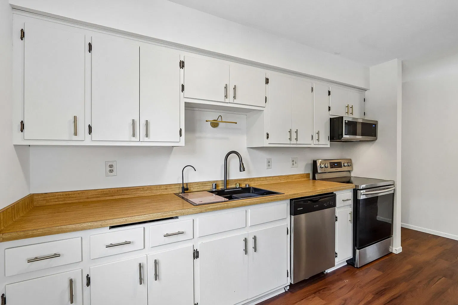 2 bed, 980 sqft, $1,500 — Photo 4