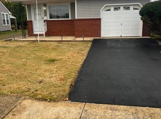 327 Curacao St, Toms River, NJ 08757