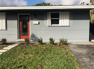 6821 SW 19th St, North Lauderdale, FL 33068