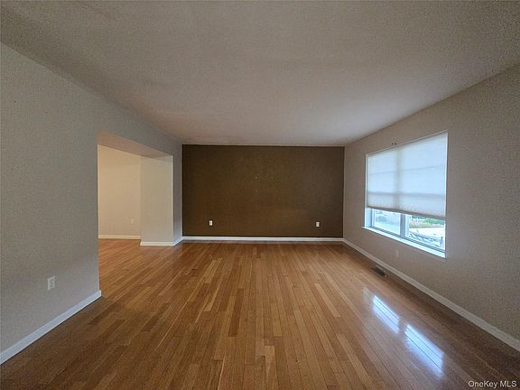 4th image of 60 Evan Rd