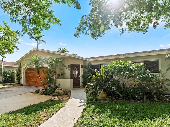 4th image of 520 NW 42nd Avenue
