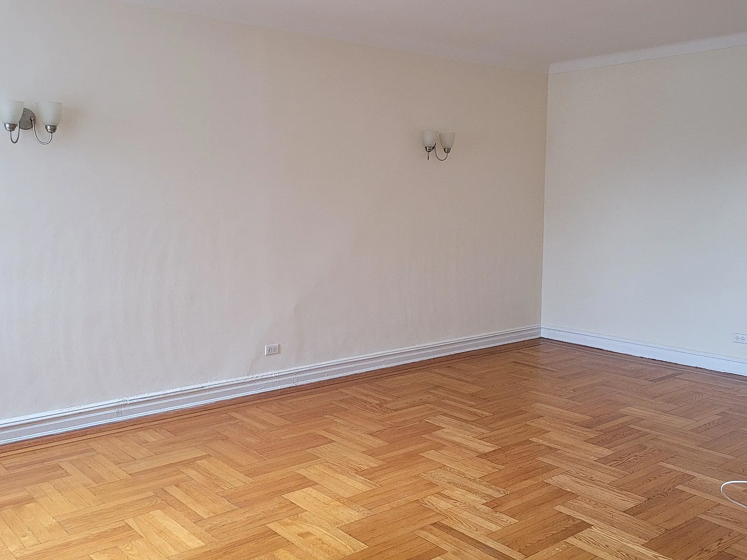 135 Hawthorne Street — Photo 2