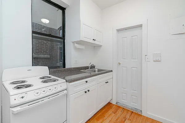 Rented by Farside Realty LLC | media 7