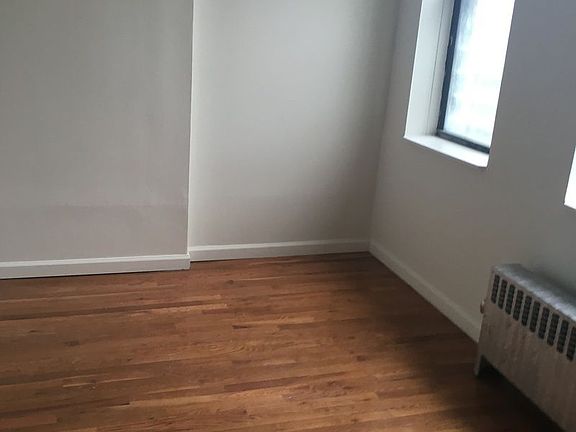 3rd image of 2716 Hoyt Ave S APT 3R