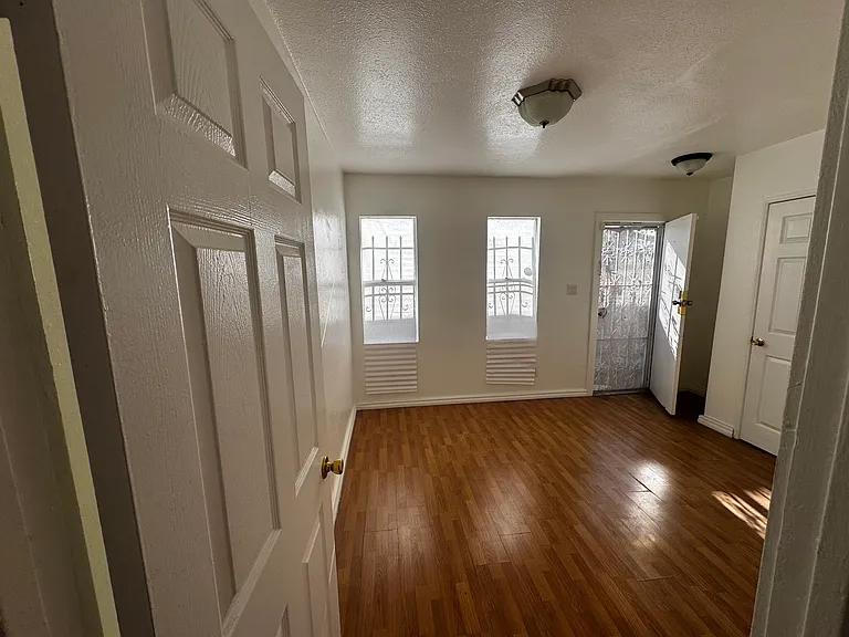 1305 W 56th St #1 — Photo 9