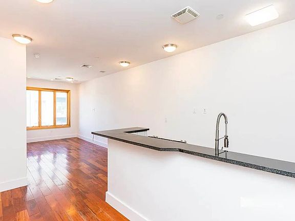 3rd image of 327 Herkimer St APT 4B
