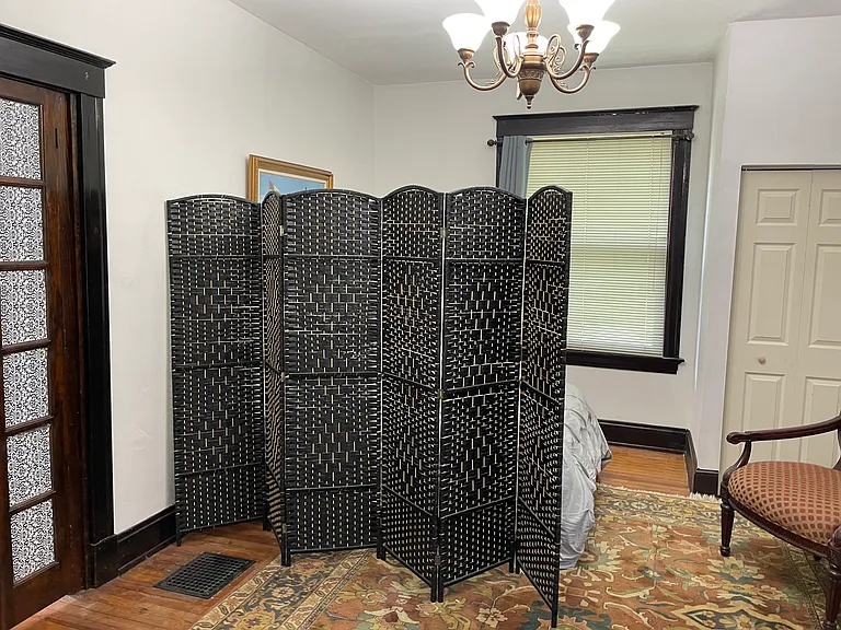 Huge room. Nice size closet.
