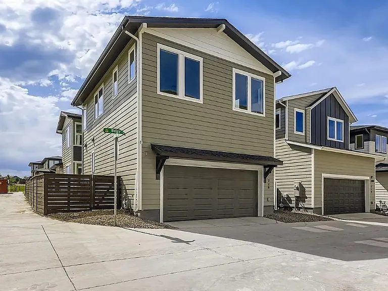 716 Belay St — Photo 2