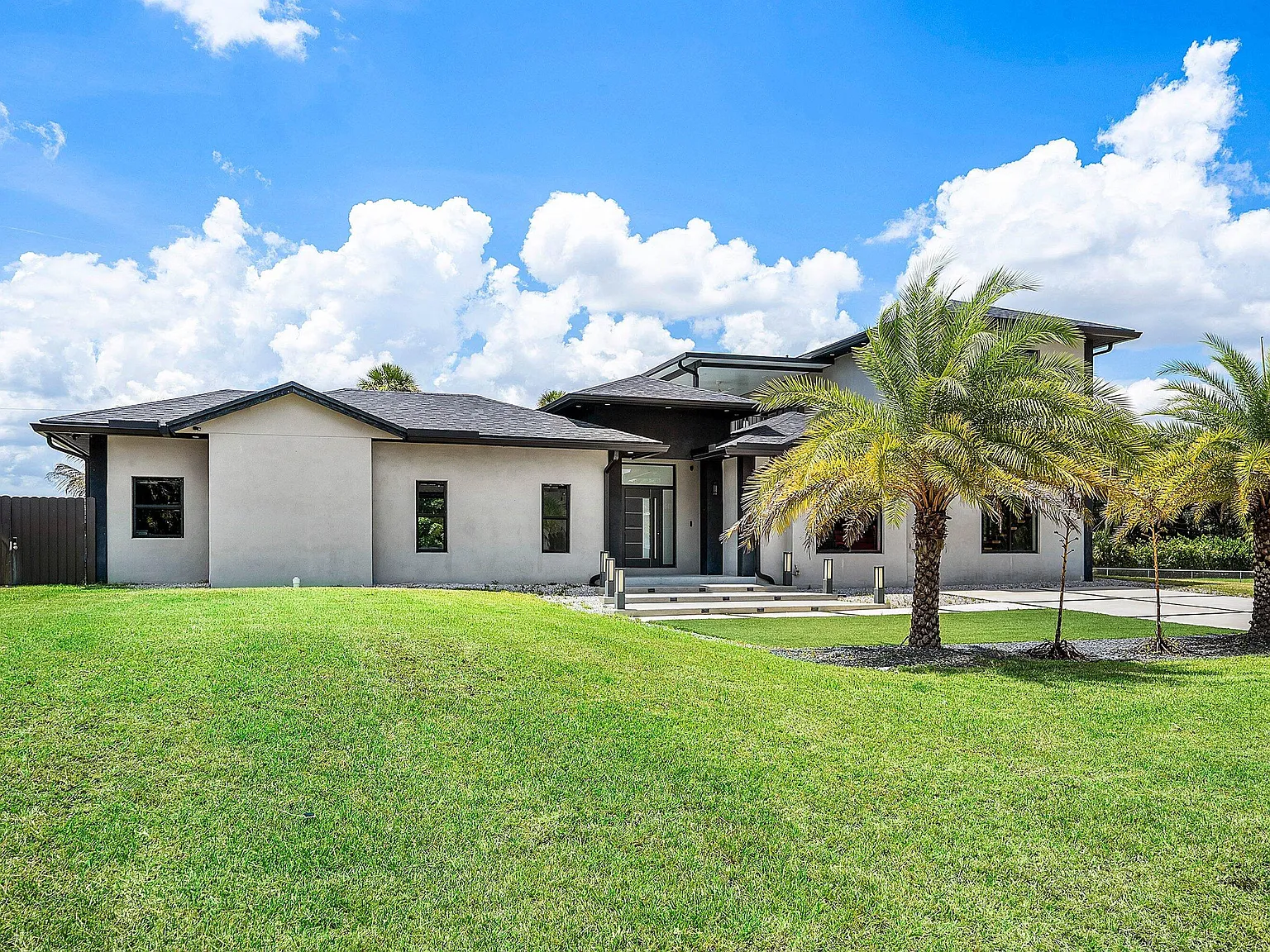 3 bed, 2.0 bath, 2875 sqft, $9,900 — Photo 3