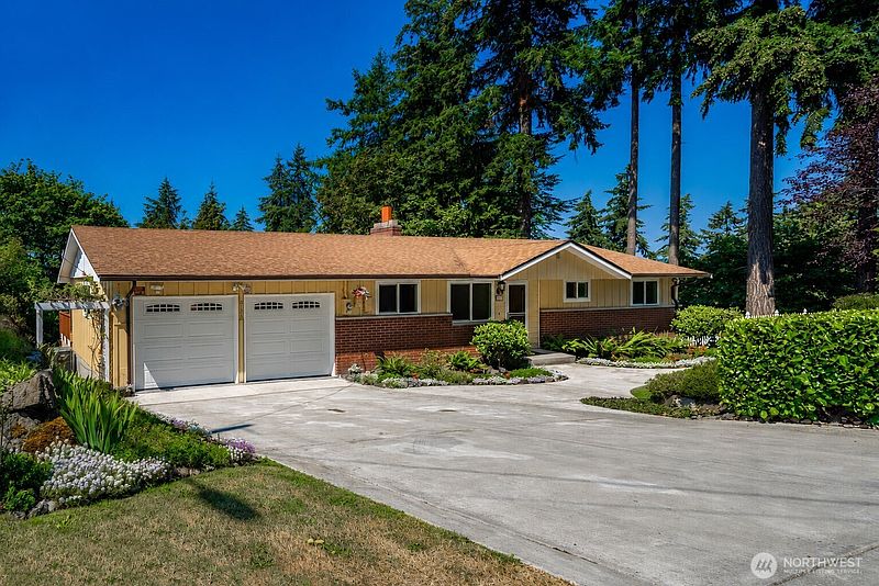 2nd image of 2199 8th Avenue