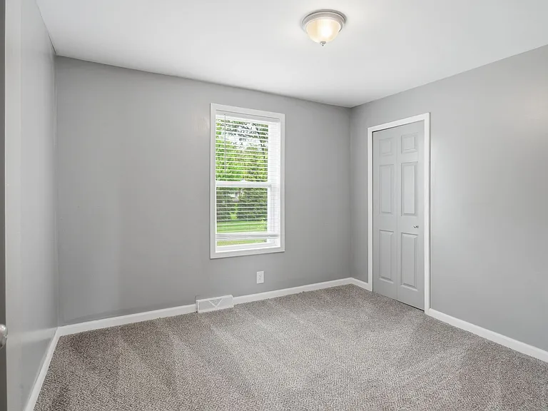 23060 Bernard St — Photo 15