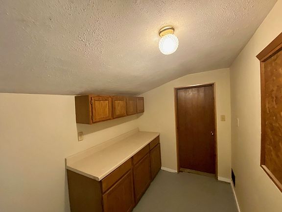 5th image of 509 W 1st St