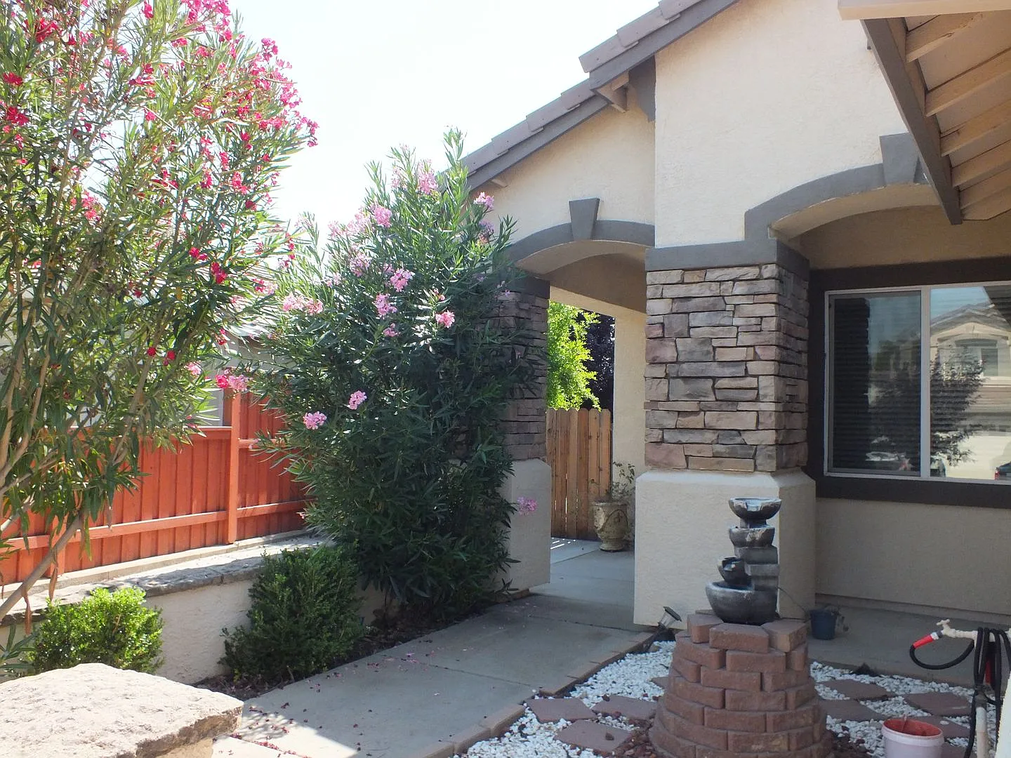 3/2 Folsom Broadstone Village with outdoor BBQ / entertainment area — Photo 2