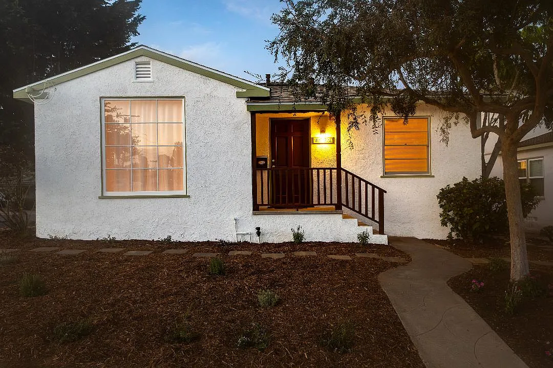3 bed, 2362 sqft, $6,800 — Photo 1