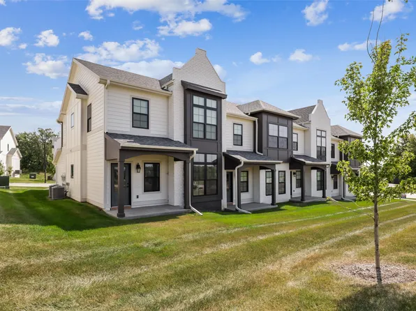 14136 Wilden Dr, Urbandale, IA 50323