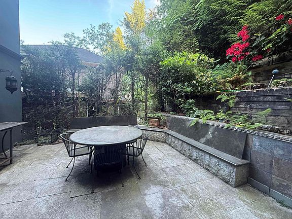4th image of 19 Burrard Cres