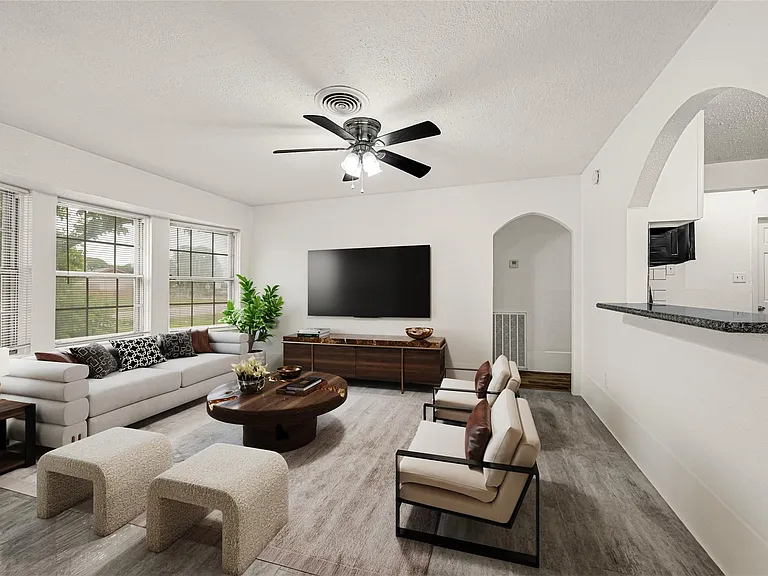 506 Edgebrook Dr — Photo 4