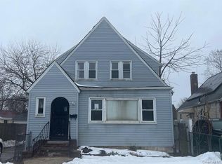 34 Frazier St, Hempstead, NY 11550