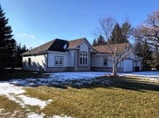 N72W13945 Good Hope Rd, Menomonee Falls, WI 53051
