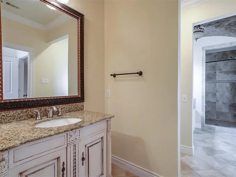 4218 Drake St #B — Photo 22