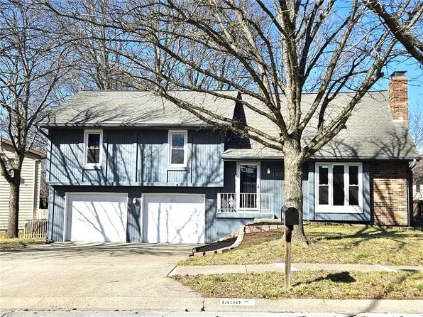 1300 NE 80th St, Gladstone, MO 64118