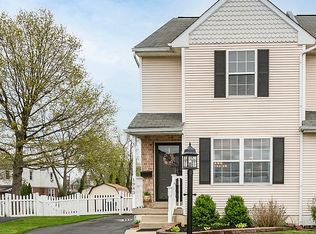 1943 Oak Leaf Ln, Holmes, PA 19043