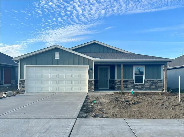 616 W Lanesfield St, Gardner, KS 66030