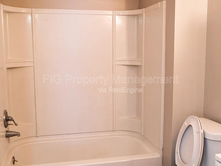129 Hillcrest Dr #8 — Photo 8