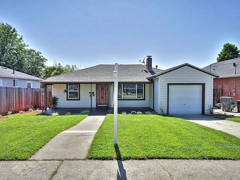 22589 Byron St photo 1