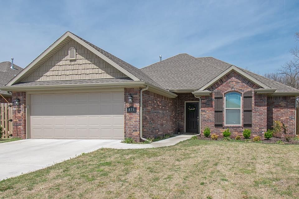 1st image of 815 E Asher Dr