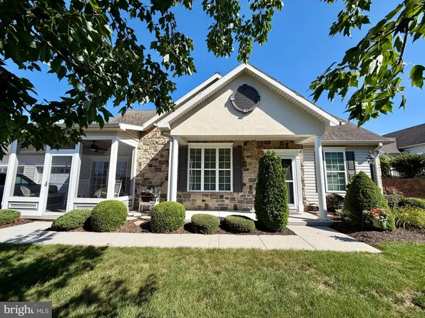 102 S Alpine Dr #25C, York, PA 17408