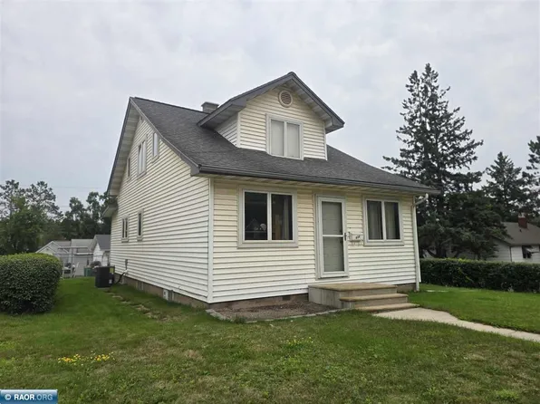636 1st St, Nashwauk, MN 55769