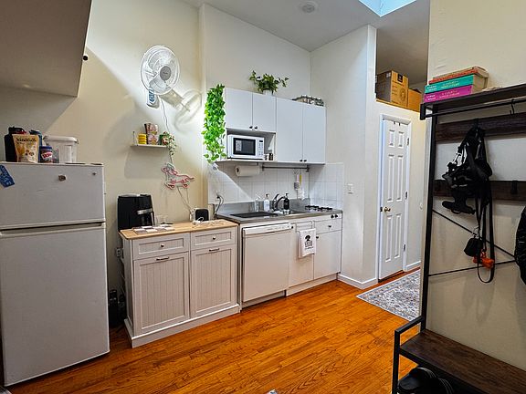 2nd image of 315 W 30th St APT 4M