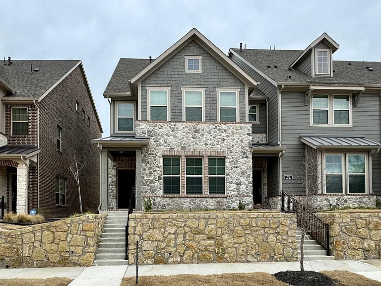 7837 Bayside Dr — Photo 1