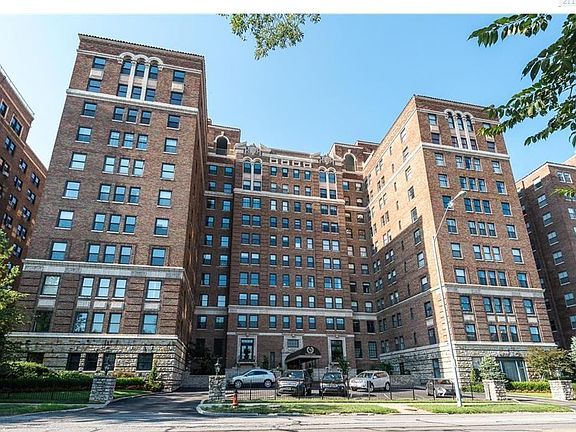 2nd image of 229 Ward Pkwy APT 904B