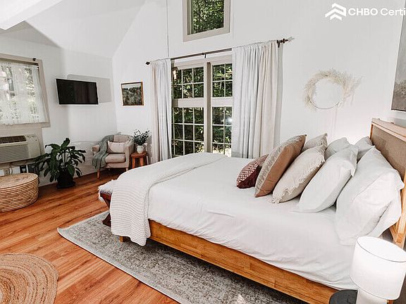 Multiple sources of natural light!